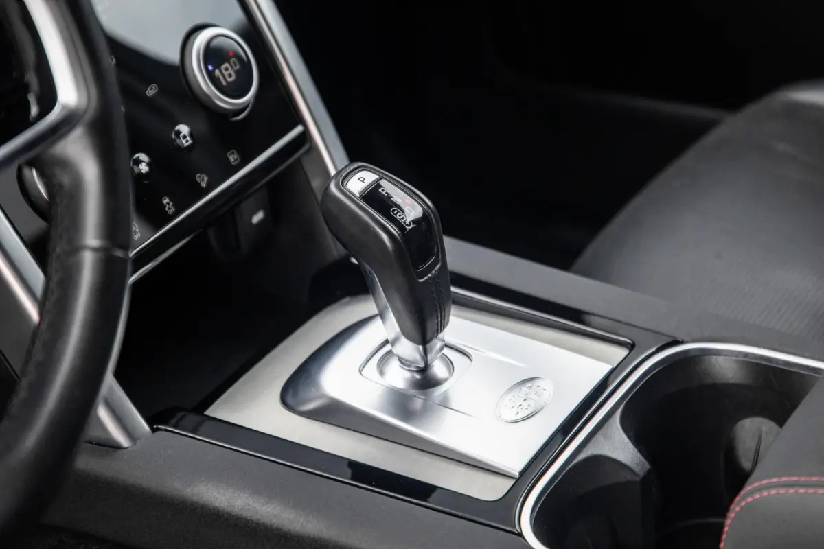 P300e 1.5 SE R-DYNAMIC / CARPLAY / LEER / DEALER ONDERHOUDEN / CAMERA