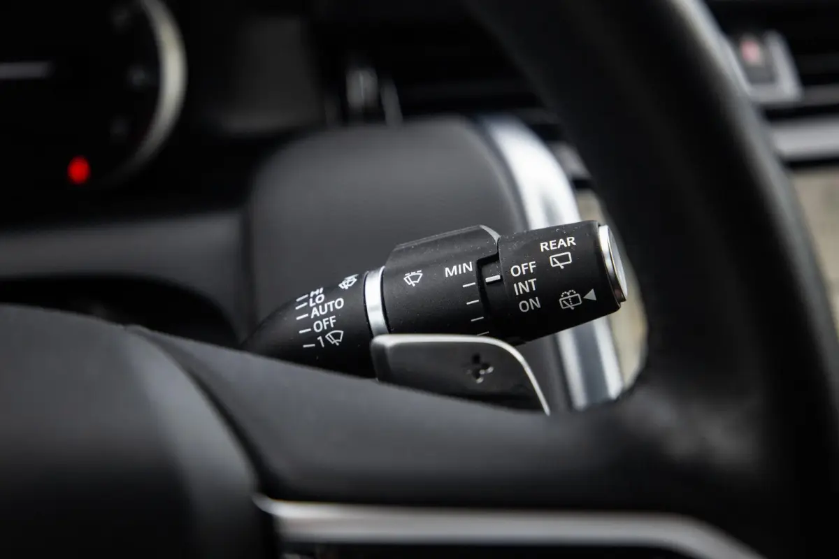 P300e 1.5 SE R-DYNAMIC / CARPLAY / LEER / DEALER ONDERHOUDEN / CAMERA