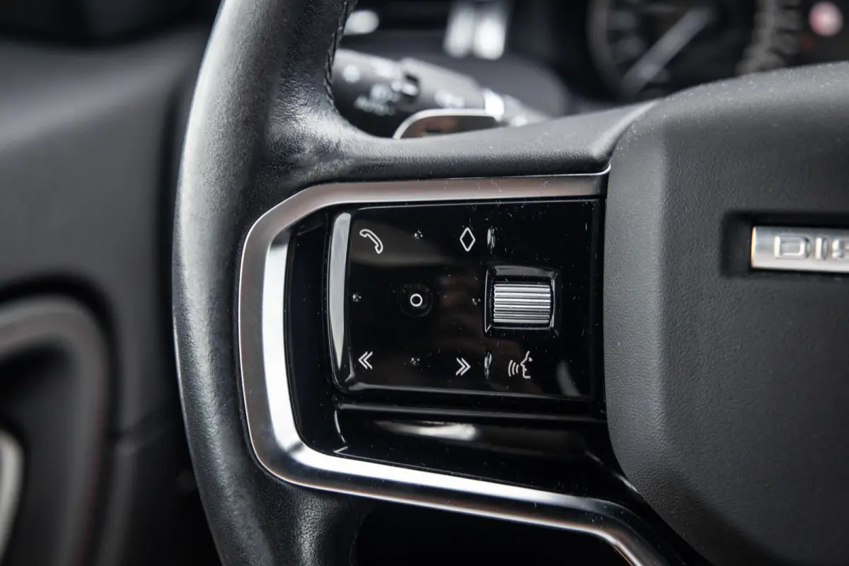 P300e 1.5 SE R-DYNAMIC / CARPLAY / LEER / DEALER ONDERHOUDEN / CAMERA