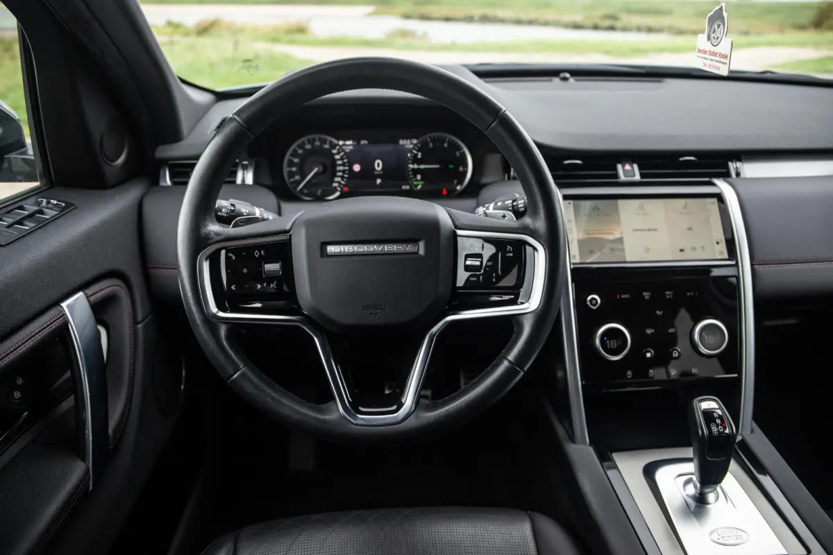 P300e 1.5 SE R-DYNAMIC / CARPLAY / LEER / DEALER ONDERHOUDEN / CAMERA
