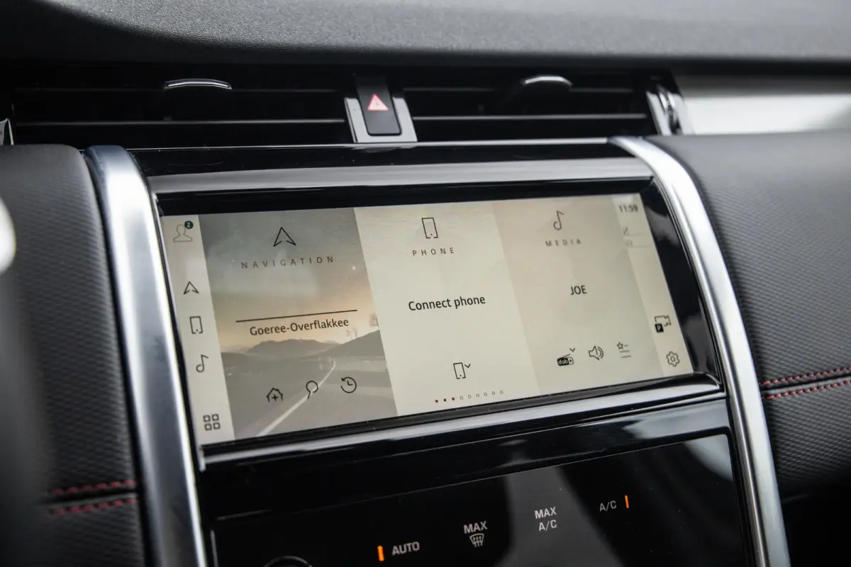 P300e 1.5 SE R-DYNAMIC / CARPLAY / LEER / DEALER ONDERHOUDEN / CAMERA