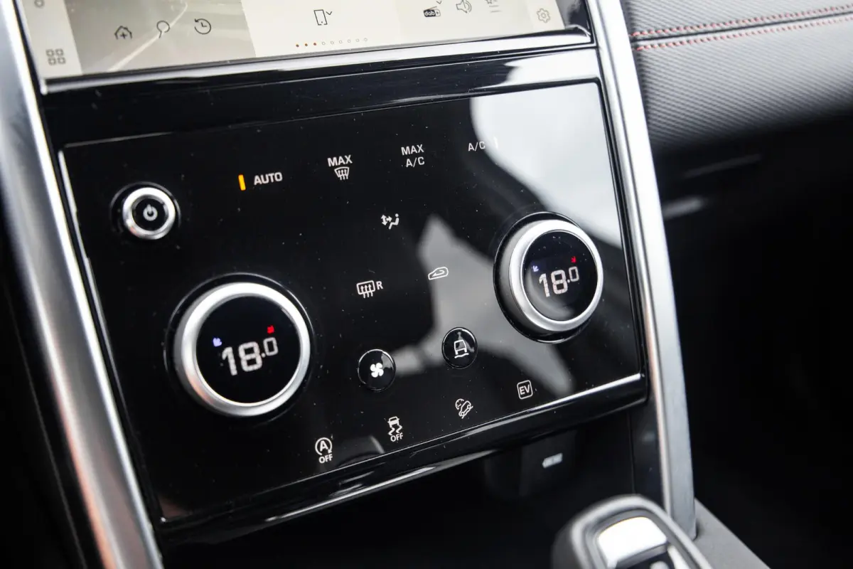 P300e 1.5 SE R-DYNAMIC / CARPLAY / LEER / DEALER ONDERHOUDEN / CAMERA