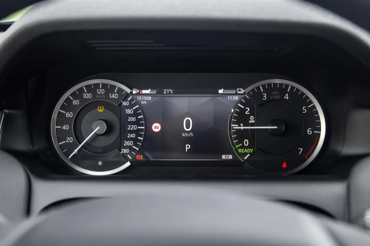 P300e 1.5 SE R-DYNAMIC / CARPLAY / LEER / DEALER ONDERHOUDEN / CAMERA