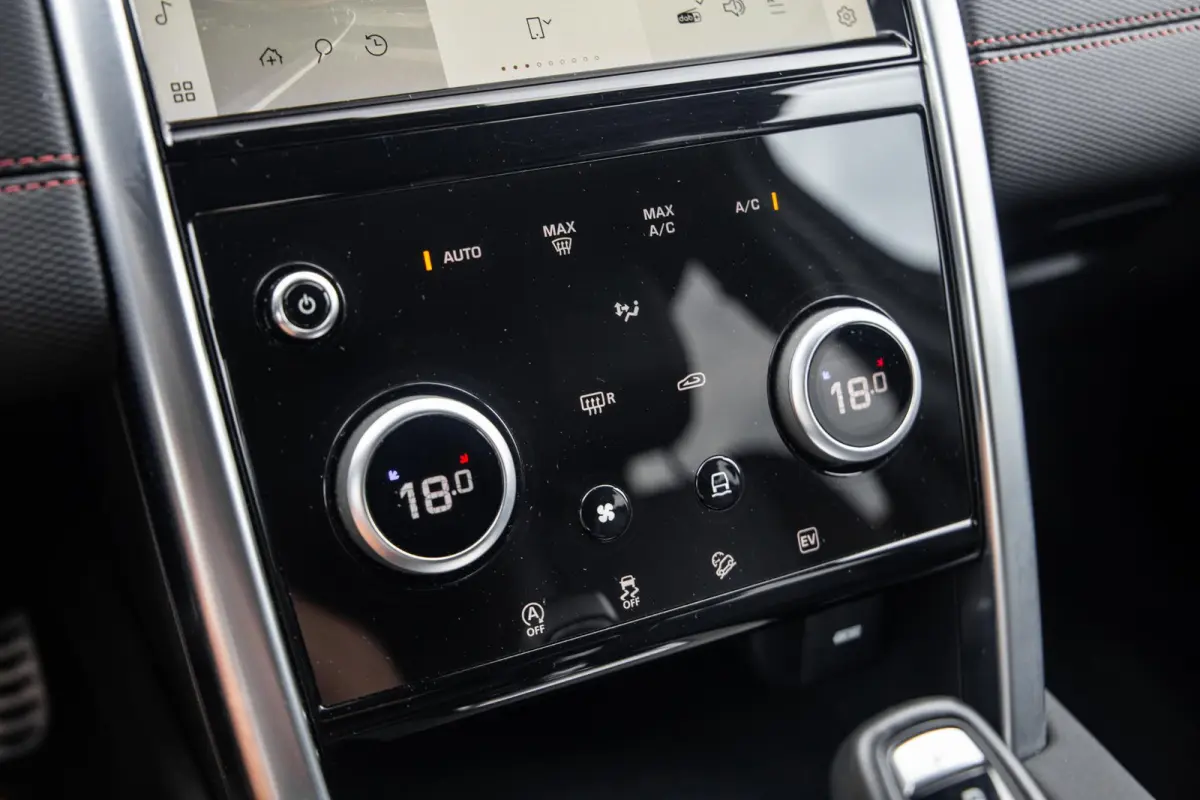 P300e 1.5 SE R-DYNAMIC / CARPLAY / LEER / DEALER ONDERHOUDEN / CAMERA