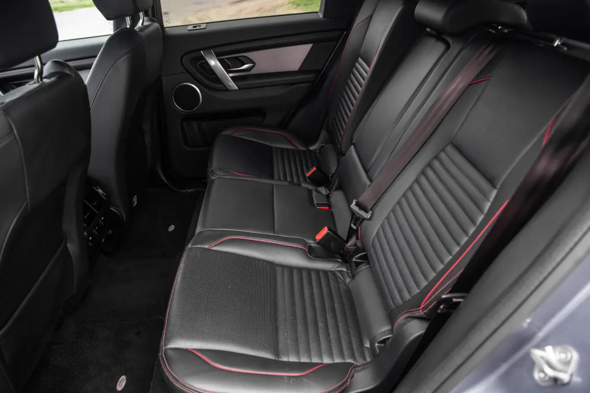P300e 1.5 SE R-DYNAMIC / CARPLAY / LEER / DEALER ONDERHOUDEN / CAMERA