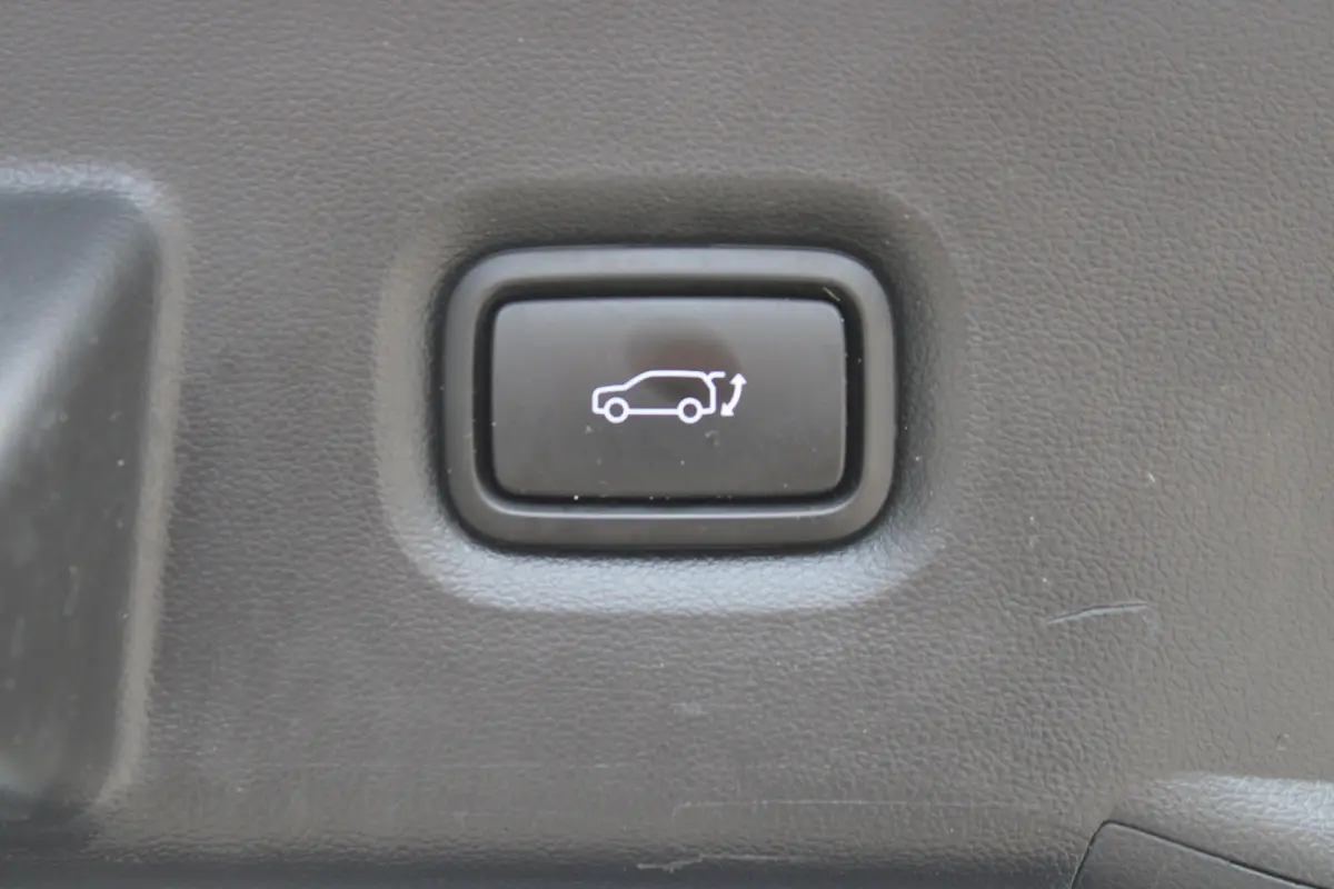 Lounge AWD 73kWh 305pk | 600Nm | 1600kg trekgewicht! | SOH 100% | Airco (automatisch) | Audio installatie premium | Buitenspiegels elektrisch verstel- en verwarmbaar