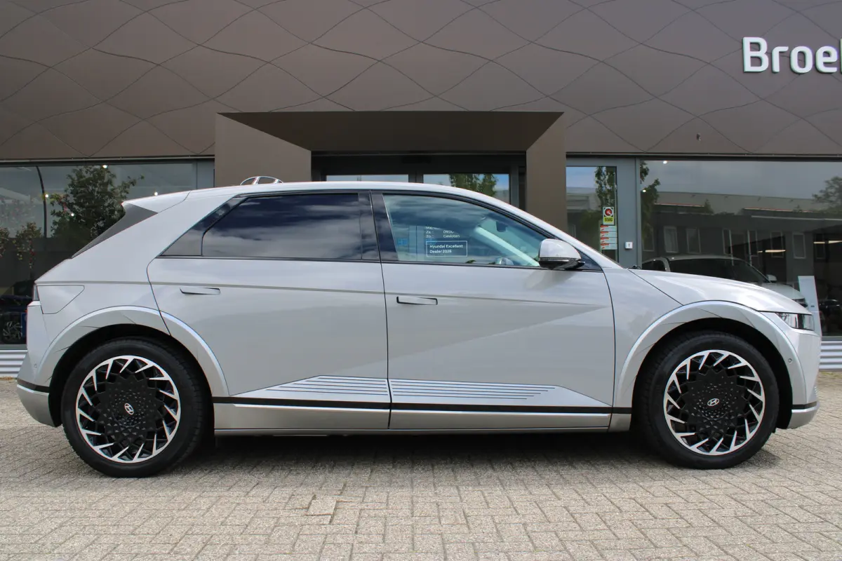 Lounge AWD 73kWh 305pk | 600Nm | 1600kg trekgewicht! | SOH 100% | Airco (automatisch) | Audio installatie premium | Buitenspiegels elektrisch verstel- en verwarmbaar