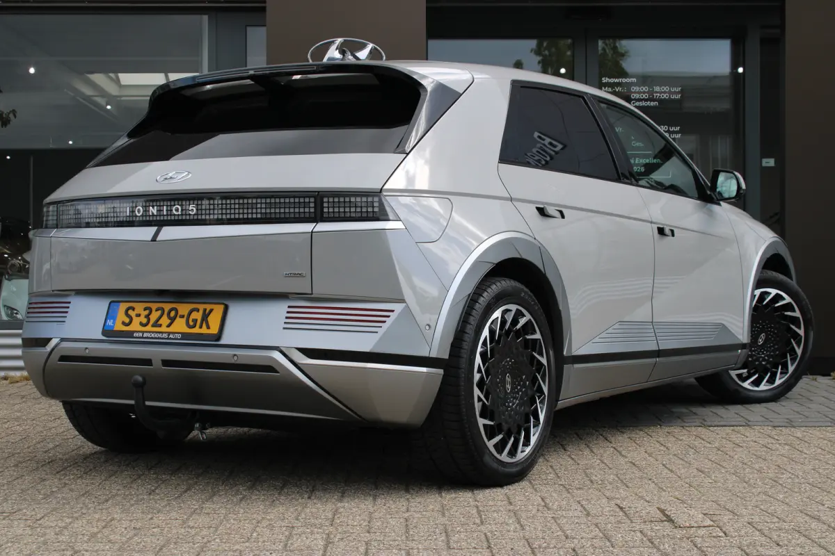 Lounge AWD 73kWh 305pk | 600Nm | 1600kg trekgewicht! | SOH 100% | Airco (automatisch) | Audio installatie premium | Buitenspiegels elektrisch verstel- en verwarmbaar