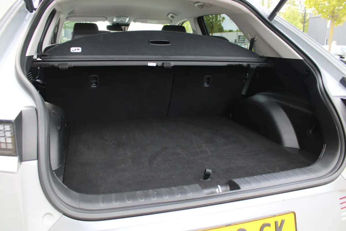 Lounge AWD 73kWh 305pk | 600Nm | 1600kg trekgewicht! | SOH 100% | Airco (automatisch) | Audio installatie premium | Buitenspiegels elektrisch verstel- en verwarmbaar