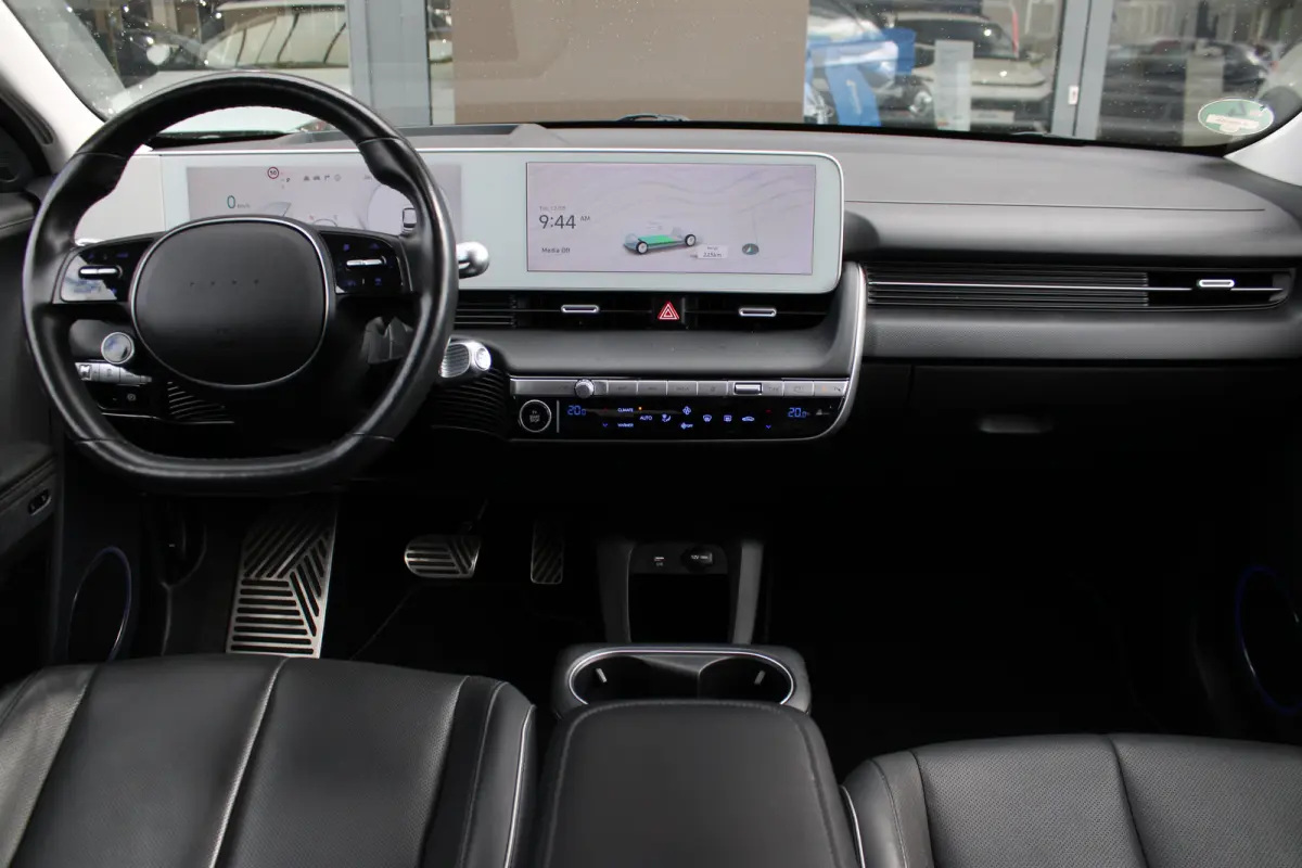 Lounge AWD 73kWh 305pk | 600Nm | 1600kg trekgewicht! | SOH 100% | Airco (automatisch) | Audio installatie premium | Buitenspiegels elektrisch verstel- en verwarmbaar
