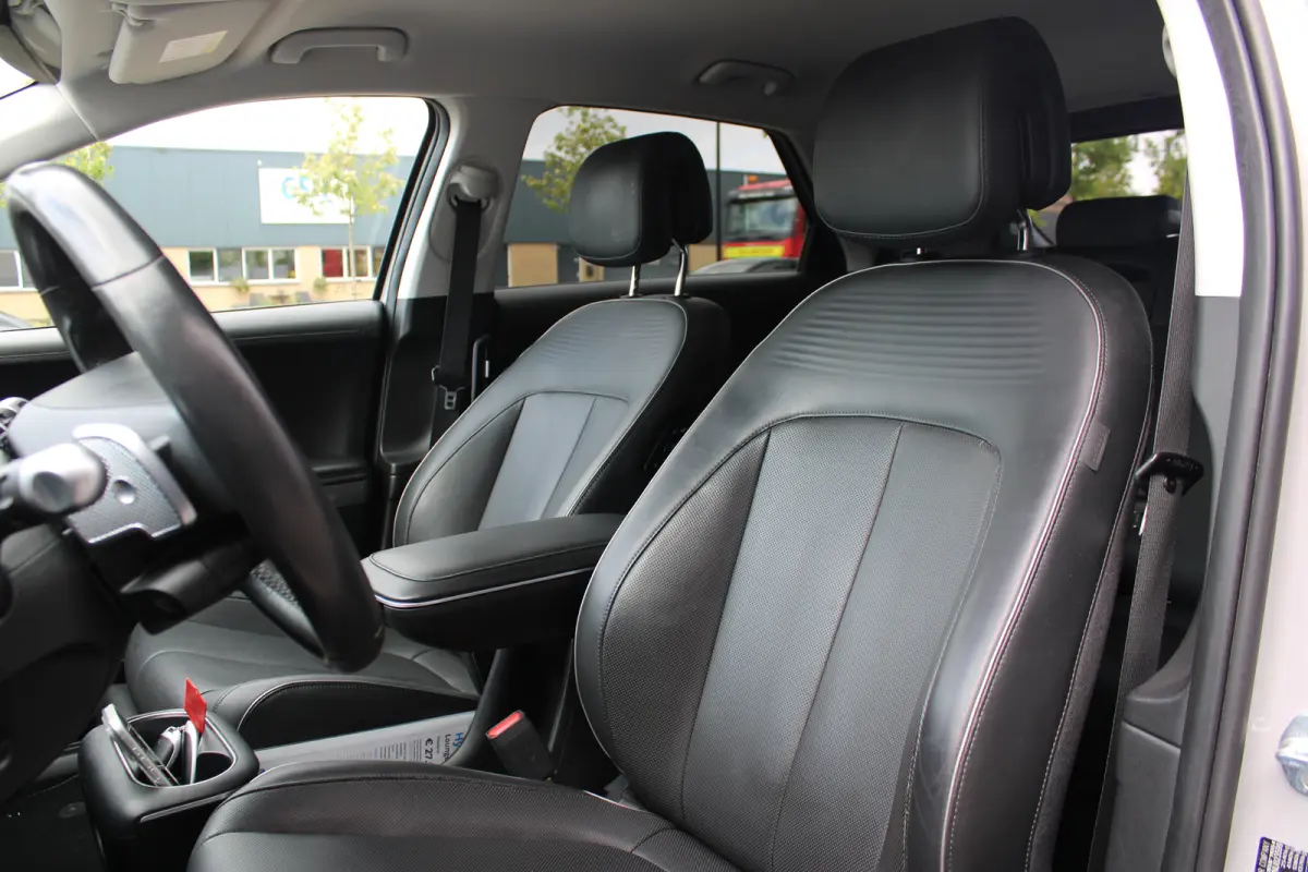 Lounge AWD 73kWh 305pk | 600Nm | 1600kg trekgewicht! | SOH 100% | Airco (automatisch) | Audio installatie premium | Buitenspiegels elektrisch verstel- en verwarmbaar