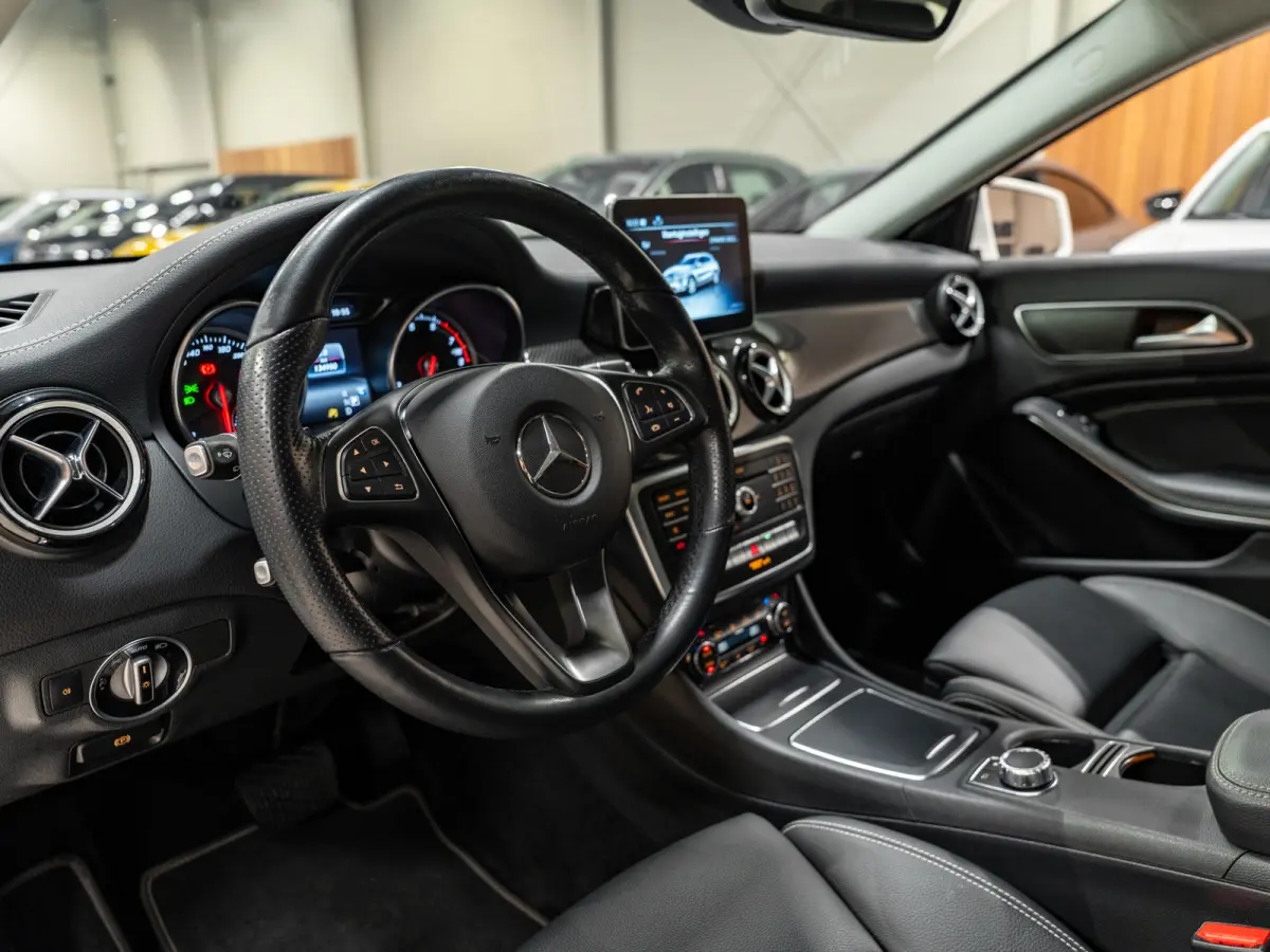 200 AMG AUT, Facelift, Voll Led, Navi, Leder, Camera, Cruise, Clima, Private Glas, PDC, Voll Onderhouden
