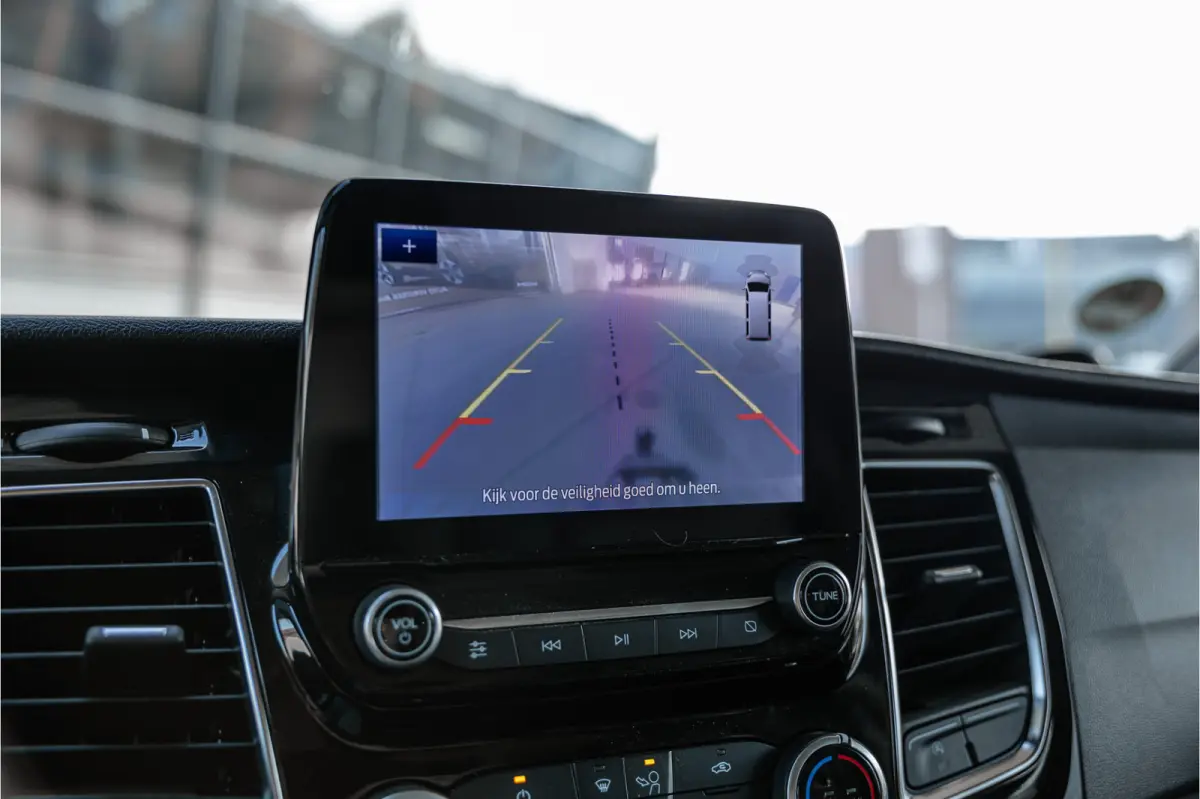 320 2.0 TDCI 185 PK L2H1 Sport | L+R Schuifdeur | ACC | Elek stoelen | Standkachel | CarPlay | Camera | Navigatie | Trekhaak | Inrichting | Nieuwe APK