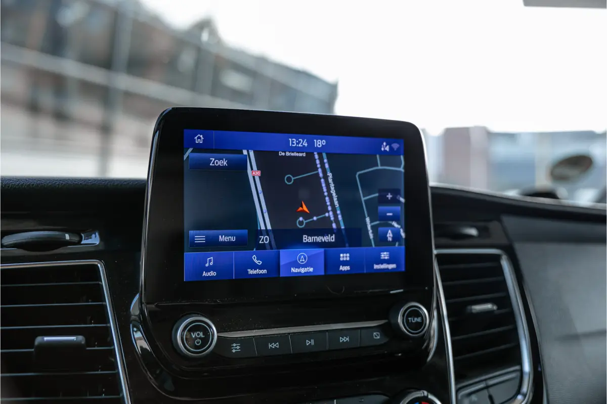 320 2.0 TDCI 185 PK L2H1 Sport | L+R Schuifdeur | ACC | Elek stoelen | Standkachel | CarPlay | Camera | Navigatie | Trekhaak | Inrichting | Nieuwe APK