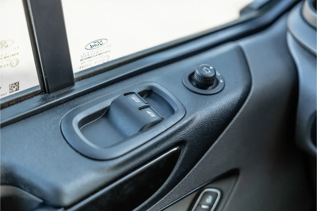 320 2.0 TDCI 185 PK L2H1 Sport | L+R Schuifdeur | ACC | Elek stoelen | Standkachel | CarPlay | Camera | Navigatie | Trekhaak | Inrichting | Nieuwe APK