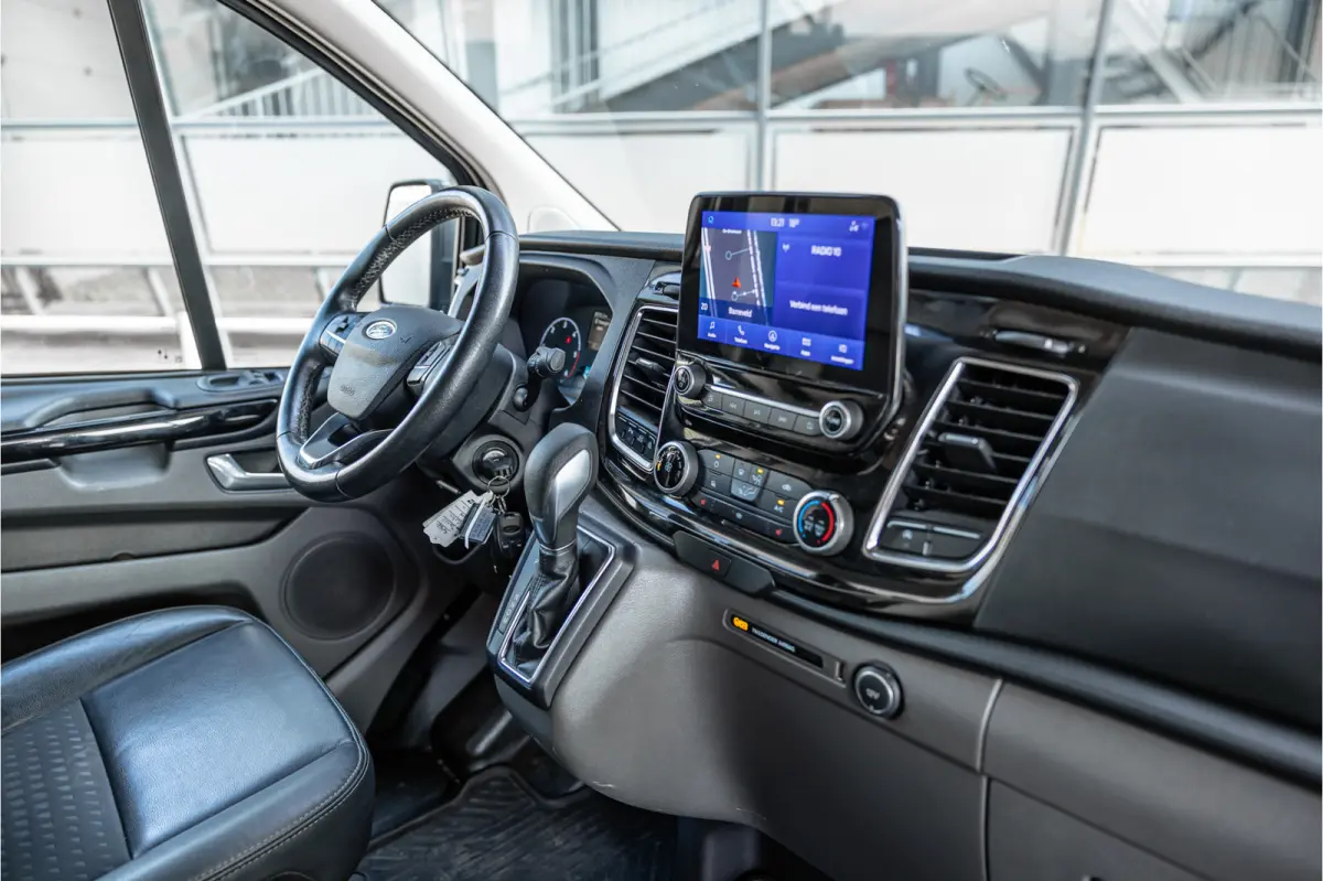 320 2.0 TDCI 185 PK L2H1 Sport | L+R Schuifdeur | ACC | Elek stoelen | Standkachel | CarPlay | Camera | Navigatie | Trekhaak | Inrichting | Nieuwe APK