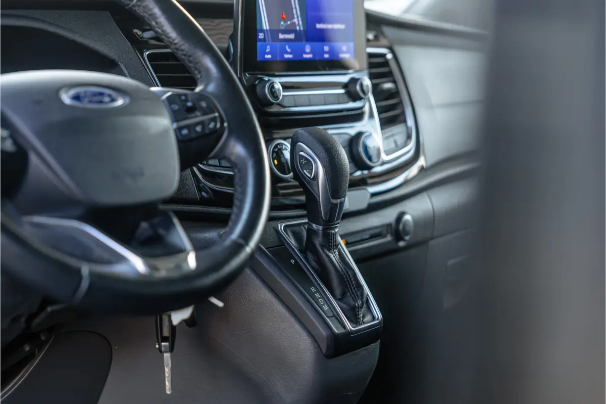 320 2.0 TDCI 185 PK L2H1 Sport | L+R Schuifdeur | ACC | Elek stoelen | Standkachel | CarPlay | Camera | Navigatie | Trekhaak | Inrichting | Nieuwe APK