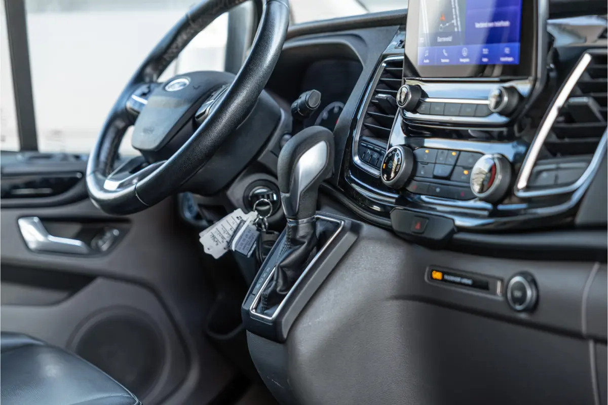 320 2.0 TDCI 185 PK L2H1 Sport | L+R Schuifdeur | ACC | Elek stoelen | Standkachel | CarPlay | Camera | Navigatie | Trekhaak | Inrichting | Nieuwe APK