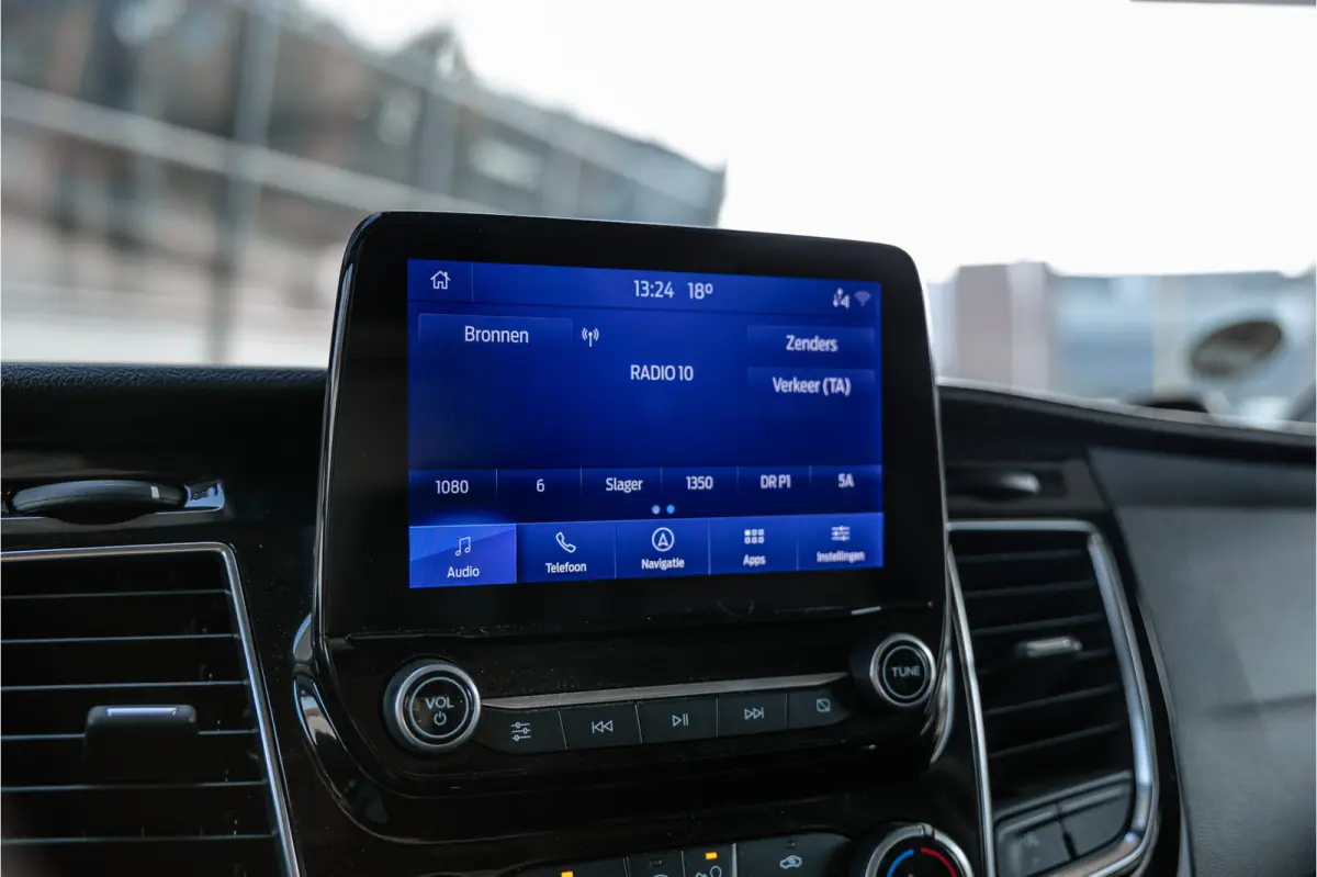 320 2.0 TDCI 185 PK L2H1 Sport | L+R Schuifdeur | ACC | Elek stoelen | Standkachel | CarPlay | Camera | Navigatie | Trekhaak | Inrichting | Nieuwe APK