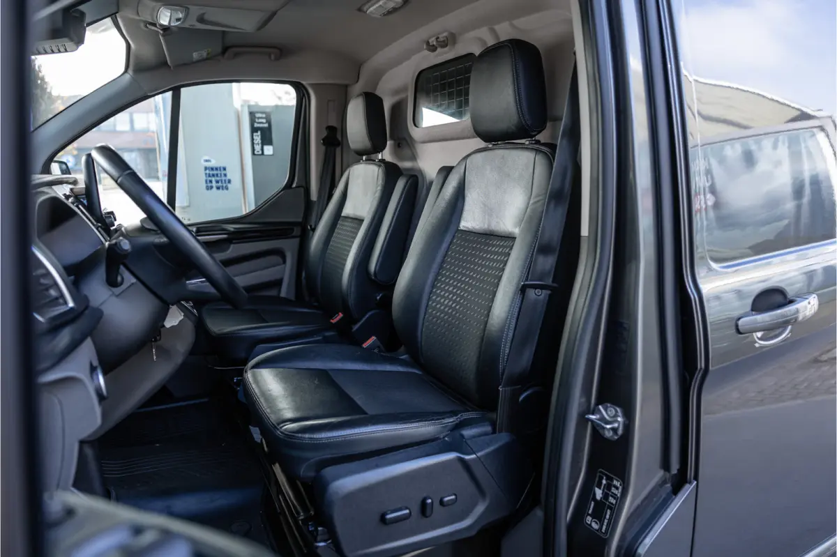 320 2.0 TDCI 185 PK L2H1 Sport | L+R Schuifdeur | ACC | Elek stoelen | Standkachel | CarPlay | Camera | Navigatie | Trekhaak | Inrichting | Nieuwe APK