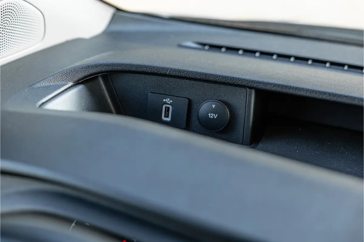 320 2.0 TDCI 185 PK L2H1 Sport | L+R Schuifdeur | ACC | Elek stoelen | Standkachel | CarPlay | Camera | Navigatie | Trekhaak | Inrichting | Nieuwe APK