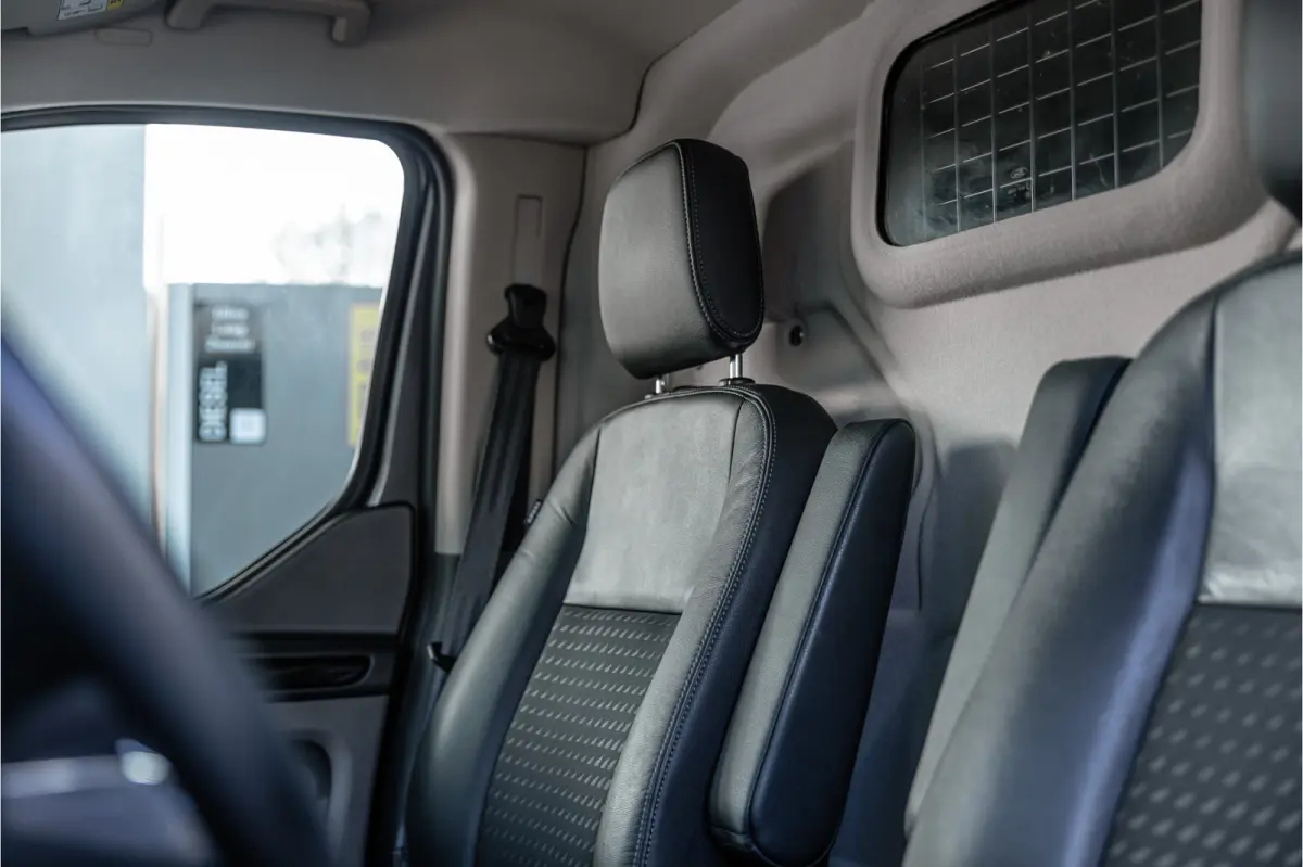 320 2.0 TDCI 185 PK L2H1 Sport | L+R Schuifdeur | ACC | Elek stoelen | Standkachel | CarPlay | Camera | Navigatie | Trekhaak | Inrichting | Nieuwe APK