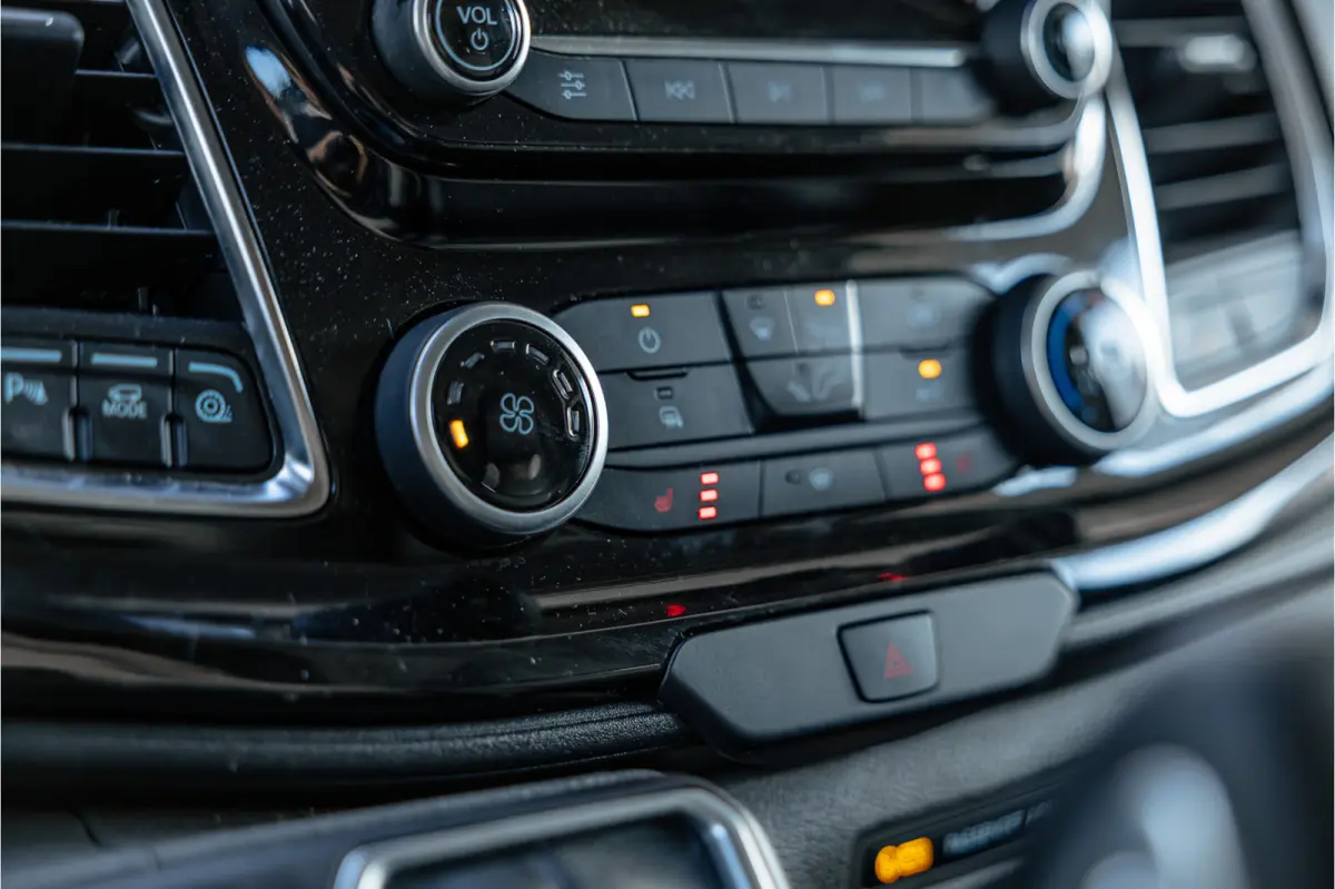 320 2.0 TDCI 185 PK L2H1 Sport | L+R Schuifdeur | ACC | Elek stoelen | Standkachel | CarPlay | Camera | Navigatie | Trekhaak | Inrichting | Nieuwe APK