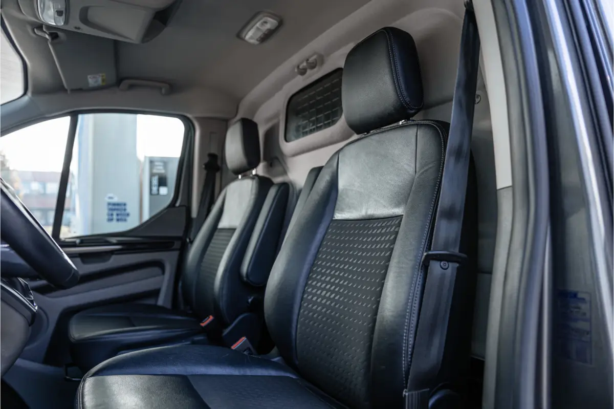 320 2.0 TDCI 185 PK L2H1 Sport | L+R Schuifdeur | ACC | Elek stoelen | Standkachel | CarPlay | Camera | Navigatie | Trekhaak | Inrichting | Nieuwe APK
