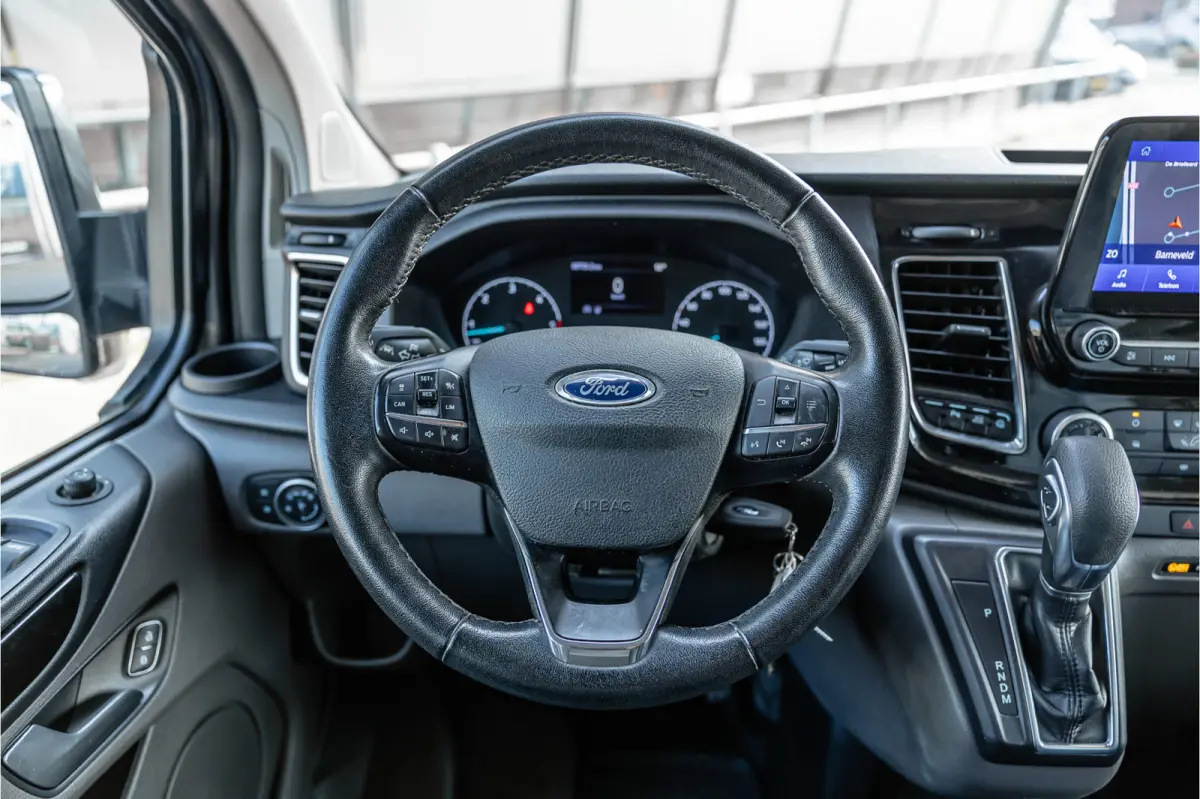 320 2.0 TDCI 185 PK L2H1 Sport | L+R Schuifdeur | ACC | Elek stoelen | Standkachel | CarPlay | Camera | Navigatie | Trekhaak | Inrichting | Nieuwe APK