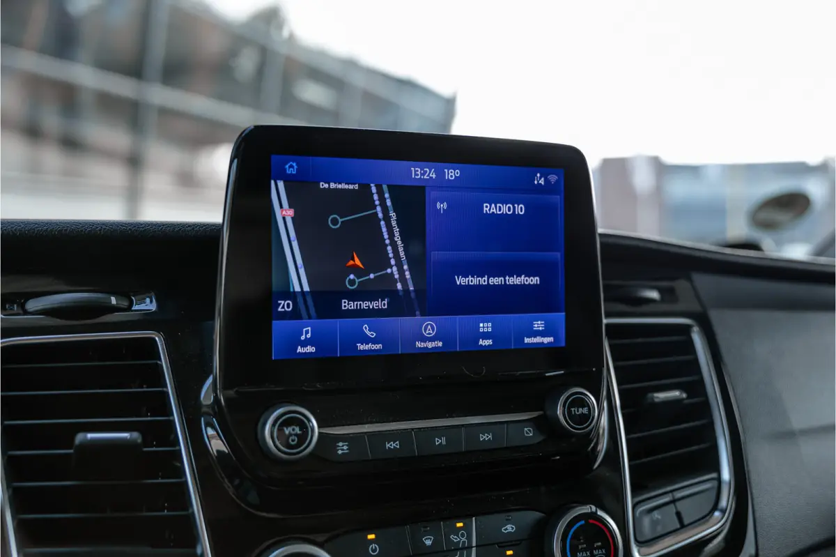 320 2.0 TDCI 185 PK L2H1 Sport | L+R Schuifdeur | ACC | Elek stoelen | Standkachel | CarPlay | Camera | Navigatie | Trekhaak | Inrichting | Nieuwe APK