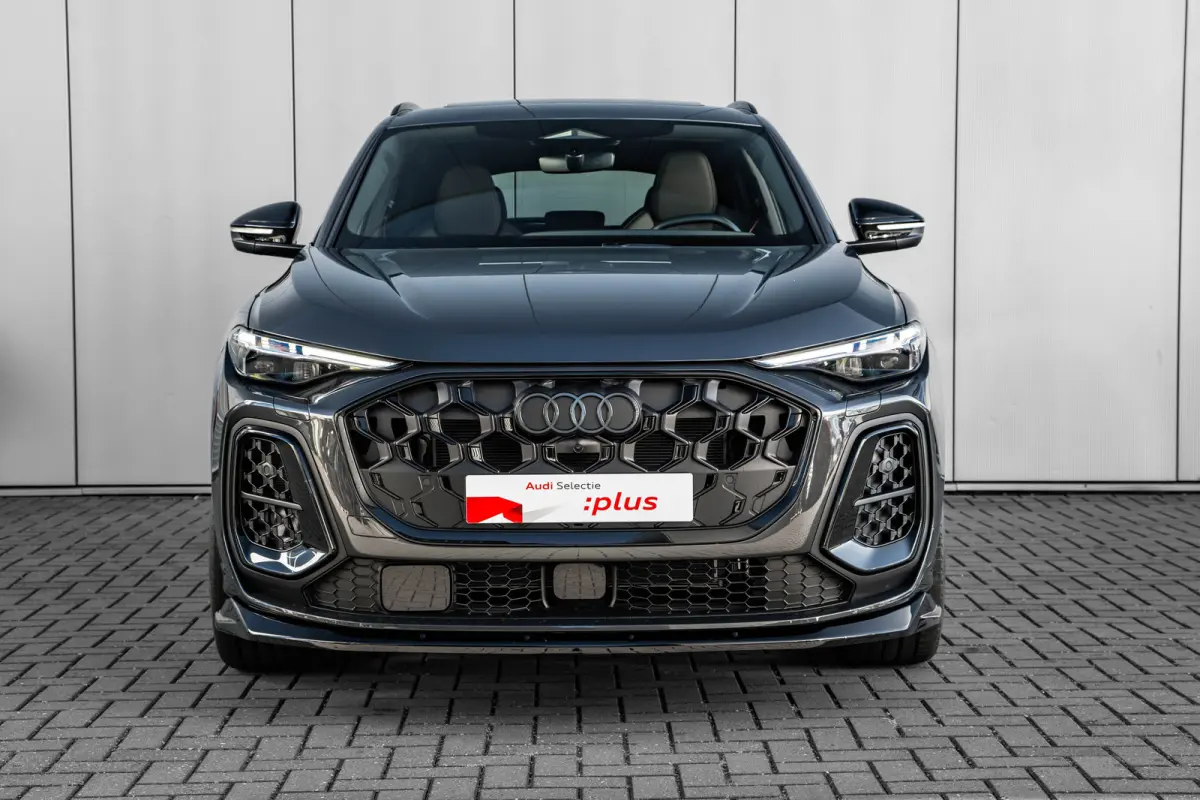 SQ5 3.0 TFSI 367PK | UNIEK IN NEDERLAND! | Trekhaak | Panorama Dak | B&O | Luchtvering | Head-up Display | Stoel+Stuurwielverw.