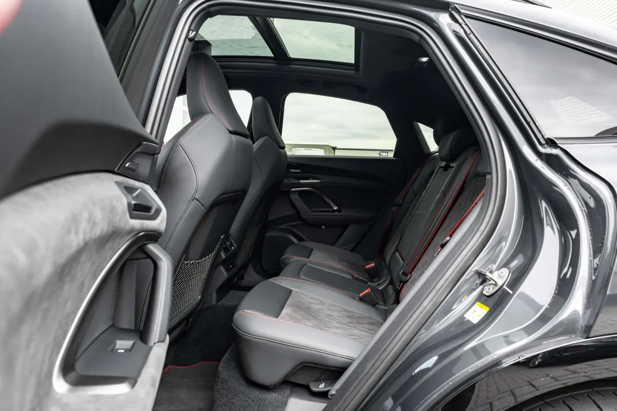 SQ5 3.0 TFSI 367PK | UNIEK IN NEDERLAND! | Trekhaak | Panorama Dak | B&O | Luchtvering | Head-up Display | Stoel+Stuurwielverw.