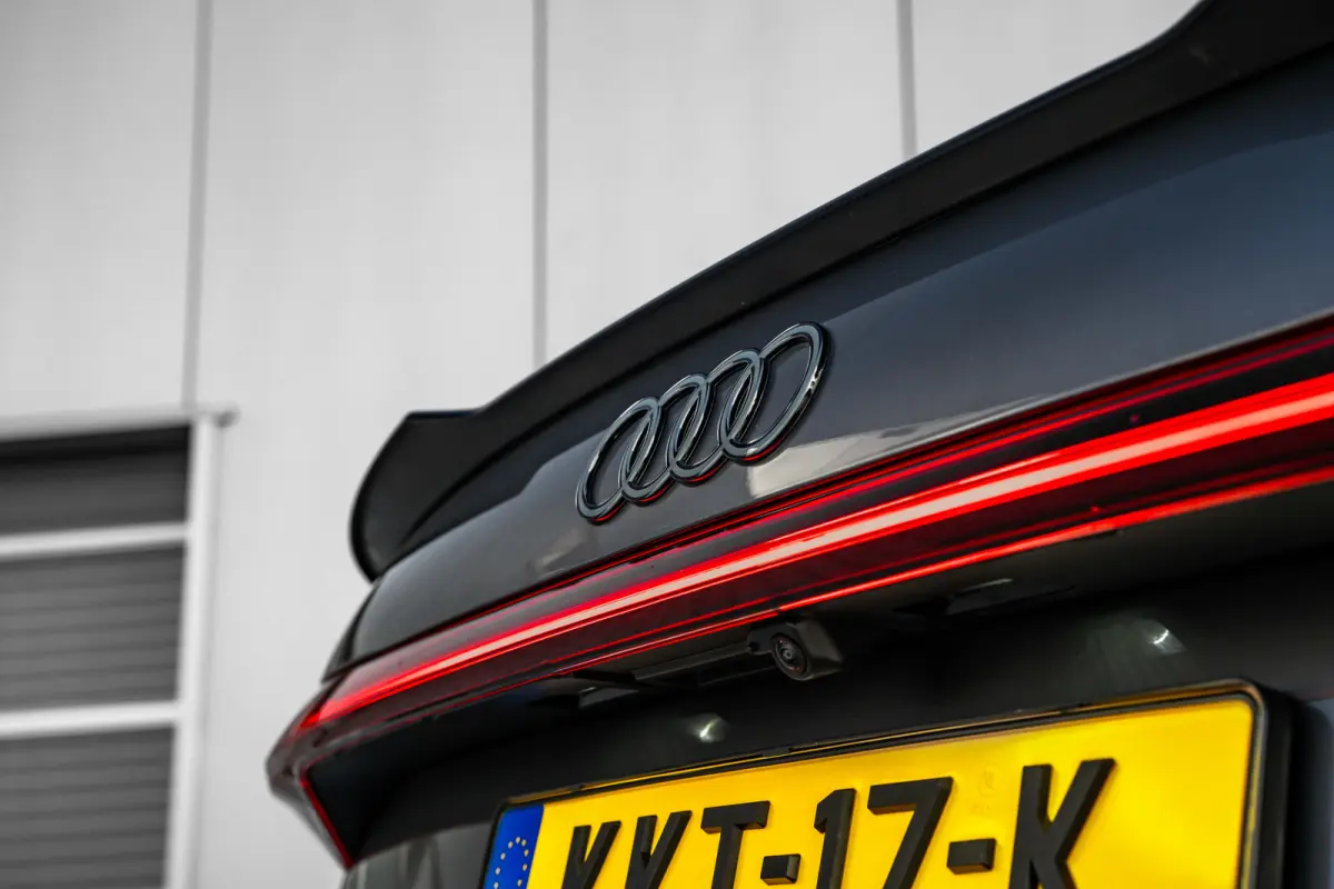 SQ5 3.0 TFSI 367PK | UNIEK IN NEDERLAND! | Trekhaak | Panorama Dak | B&O | Luchtvering | Head-up Display | Stoel+Stuurwielverw.