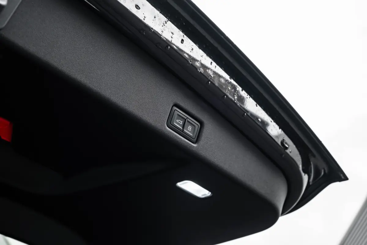 SQ5 3.0 TFSI 367PK | UNIEK IN NEDERLAND! | Trekhaak | Panorama Dak | B&O | Luchtvering | Head-up Display | Stoel+Stuurwielverw.