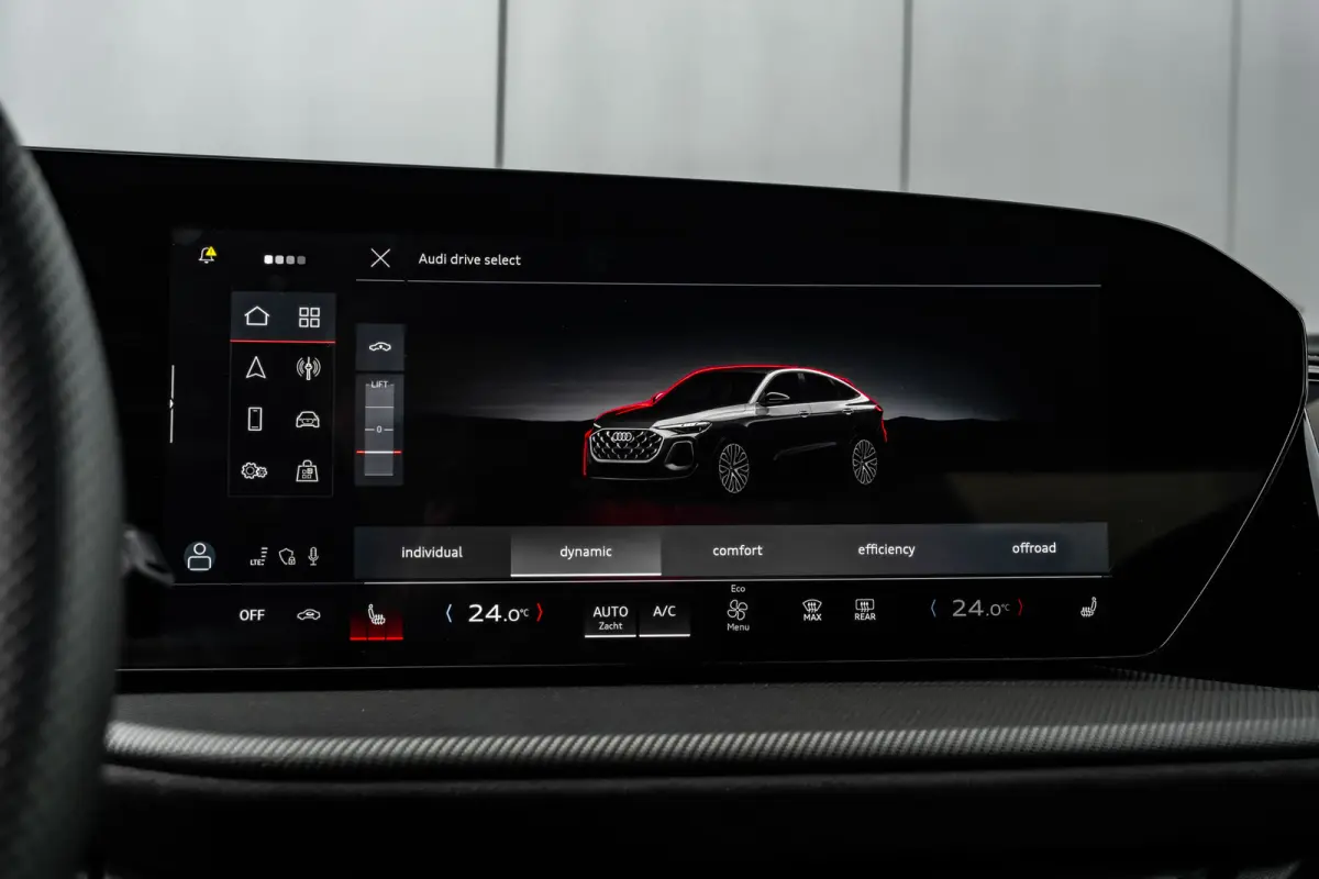 SQ5 3.0 TFSI 367PK | UNIEK IN NEDERLAND! | Trekhaak | Panorama Dak | B&O | Luchtvering | Head-up Display | Stoel+Stuurwielverw.