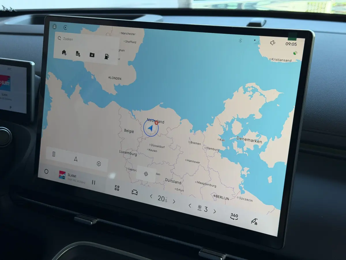 MAX+ PHEV LONG RANGE NIEUWE AUTO | 29,8 kWh ACCU | 136 KM WLTP | PANORAMADAK | STOELVERWARMING/KOELING | LEER | MET MASSAGE Geely Wijchen