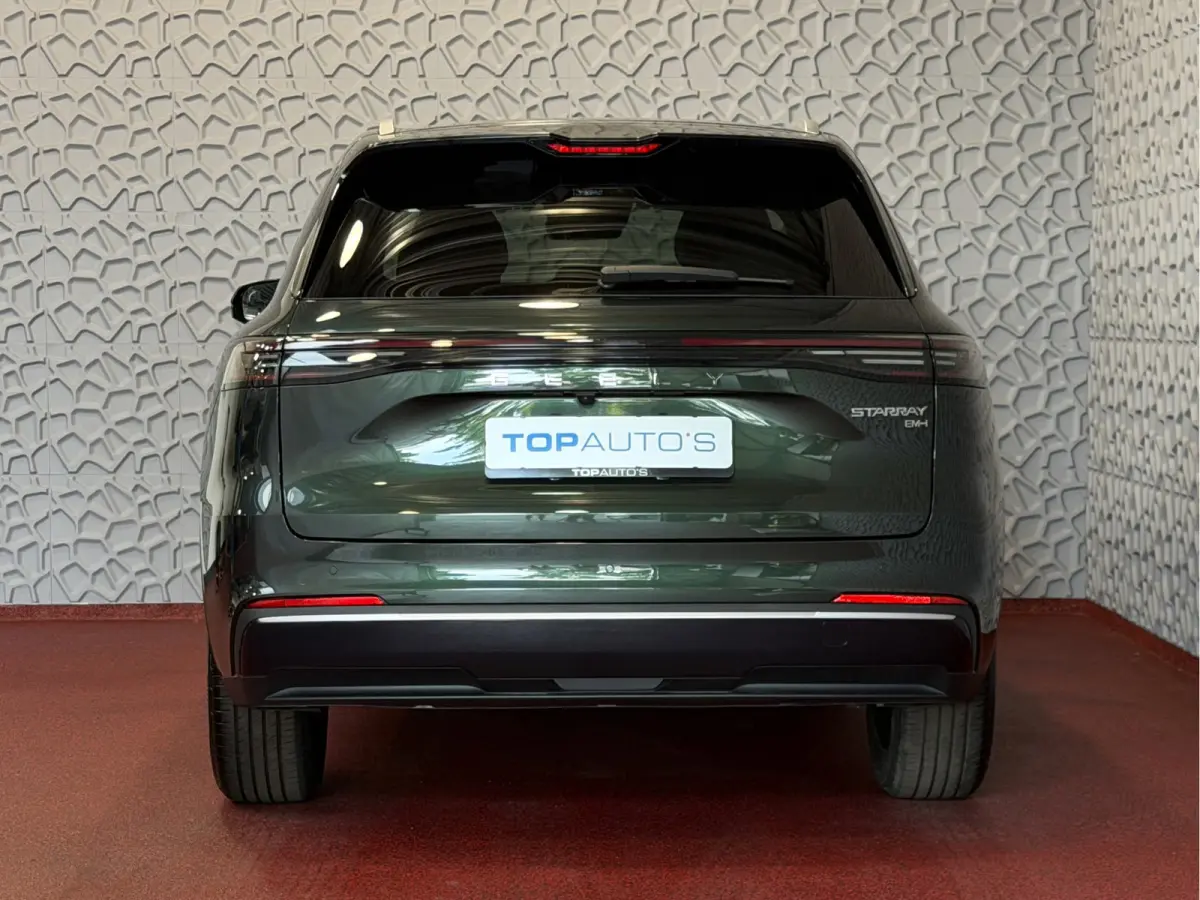 MAX+ PHEV LONG RANGE NIEUWE AUTO | 29,8 kWh ACCU | 136 KM WLTP | PANORAMADAK | STOELVERWARMING/KOELING | LEER | MET MASSAGE Geely Wijchen