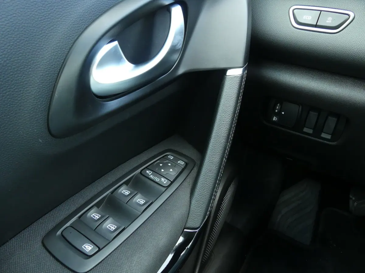 1.3 TCe Zen / Carplay / Keyless / LED