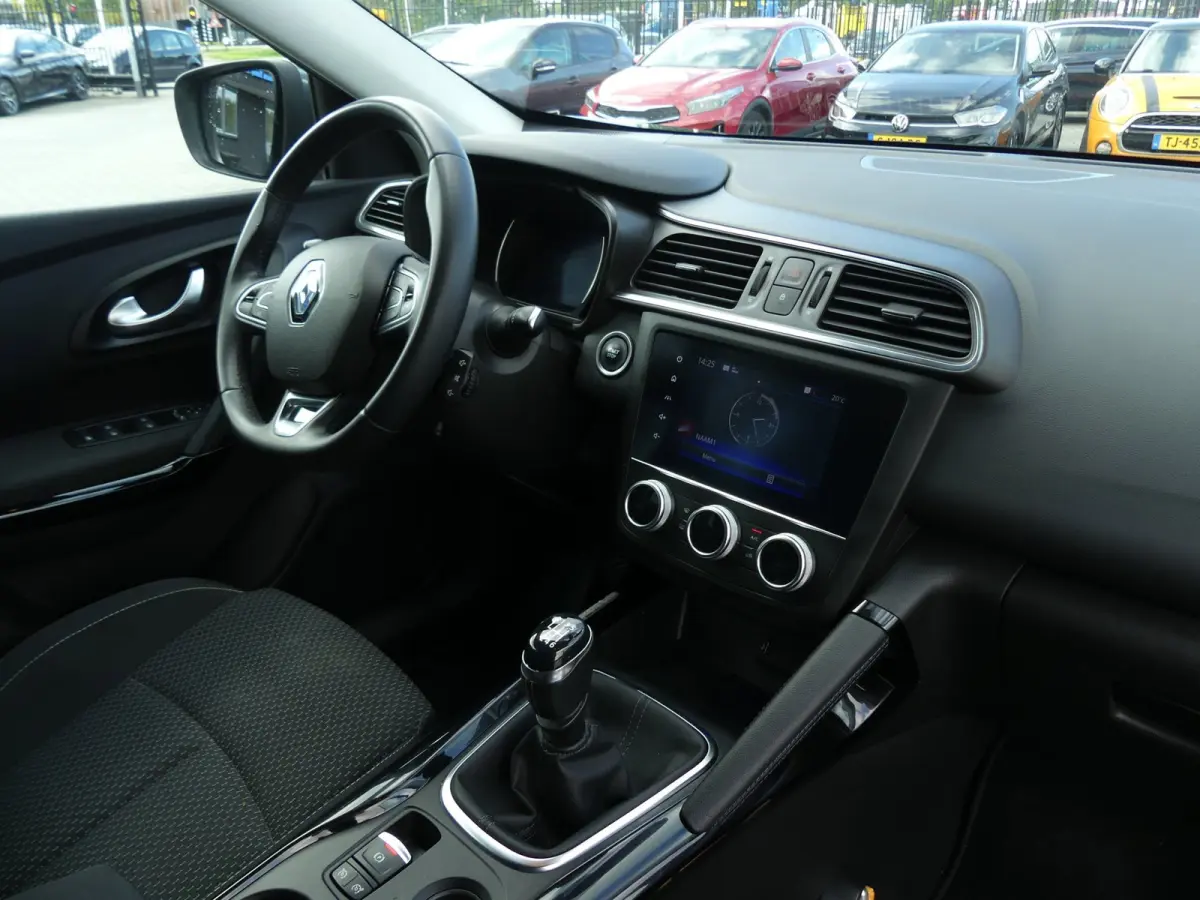 1.3 TCe Zen / Carplay / Keyless / LED