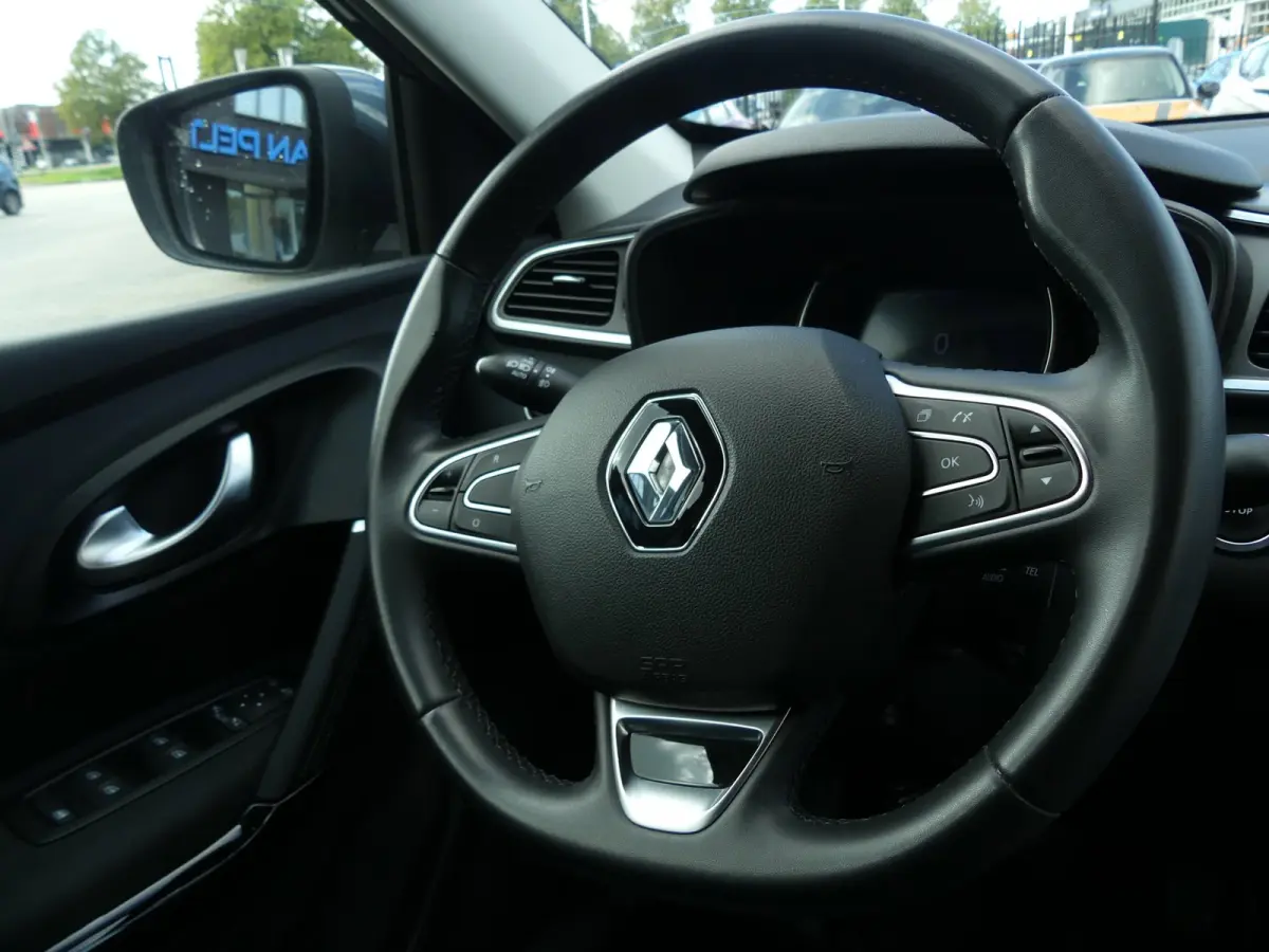 1.3 TCe Zen / Carplay / Keyless / LED