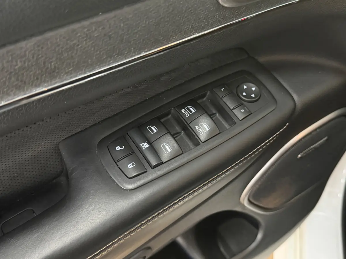 6.4 HEMI SRT|PANO|MEMORY|LEDER|INRUIL MOGELIJK|