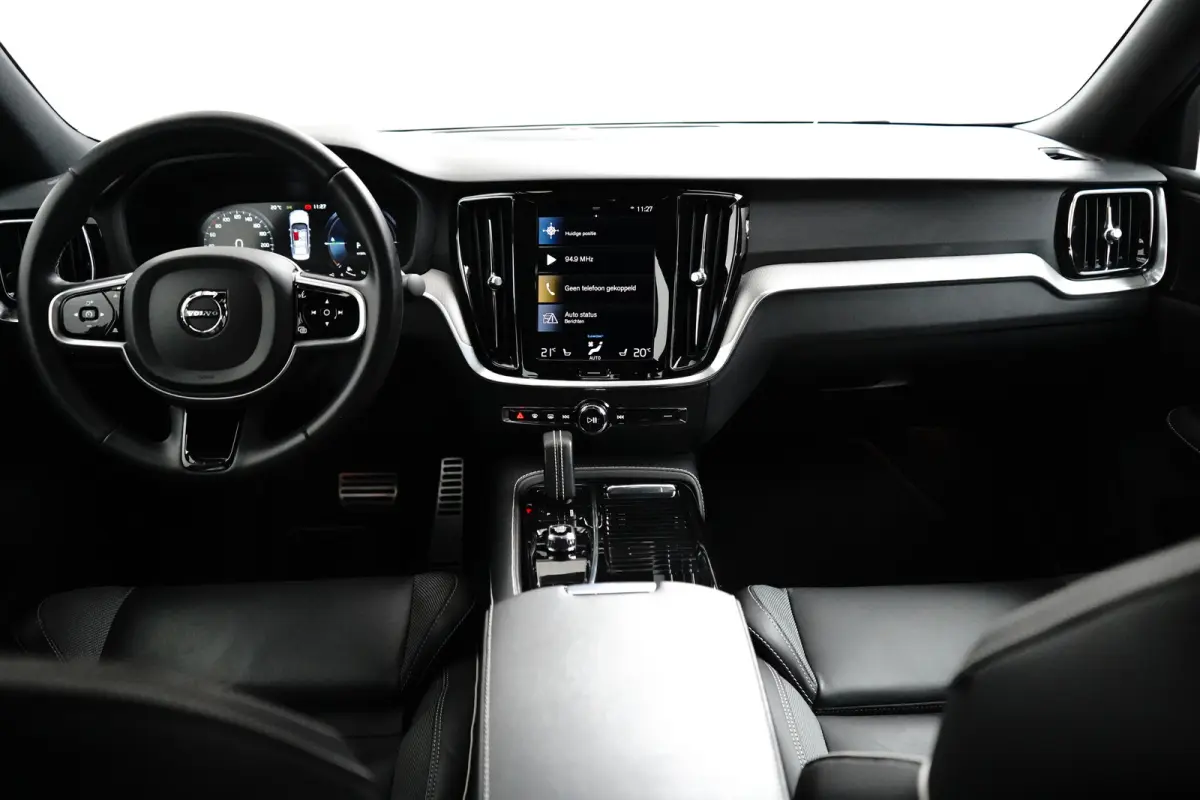 2.0 Recharge T8 AWD R-Design | Selekt! | Harman/Kardon | Trekhaak | Memory | Stoel & stuurverwarming |