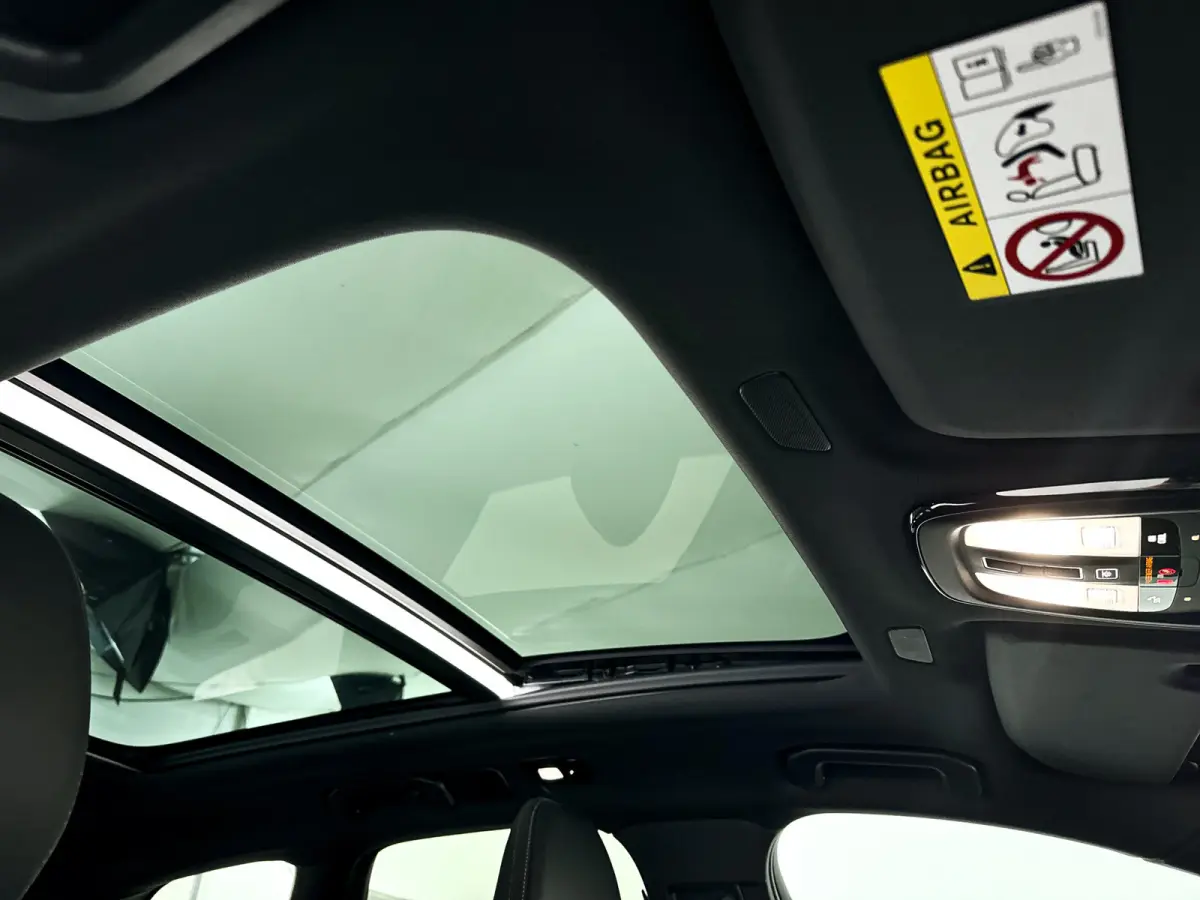 T6 Plug-in hybrid AWD Plus Dark | Panoramadak | Parkeercamera | Stoel- en Stuurverwarming