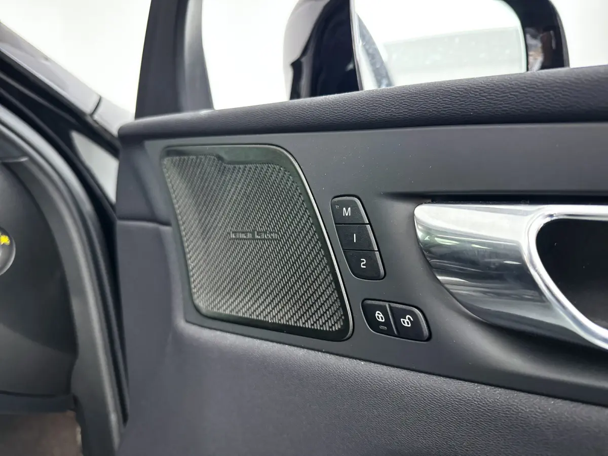 T6 Plug-in hybrid AWD Plus Dark | Panoramadak | Parkeercamera | Stoel- en Stuurverwarming