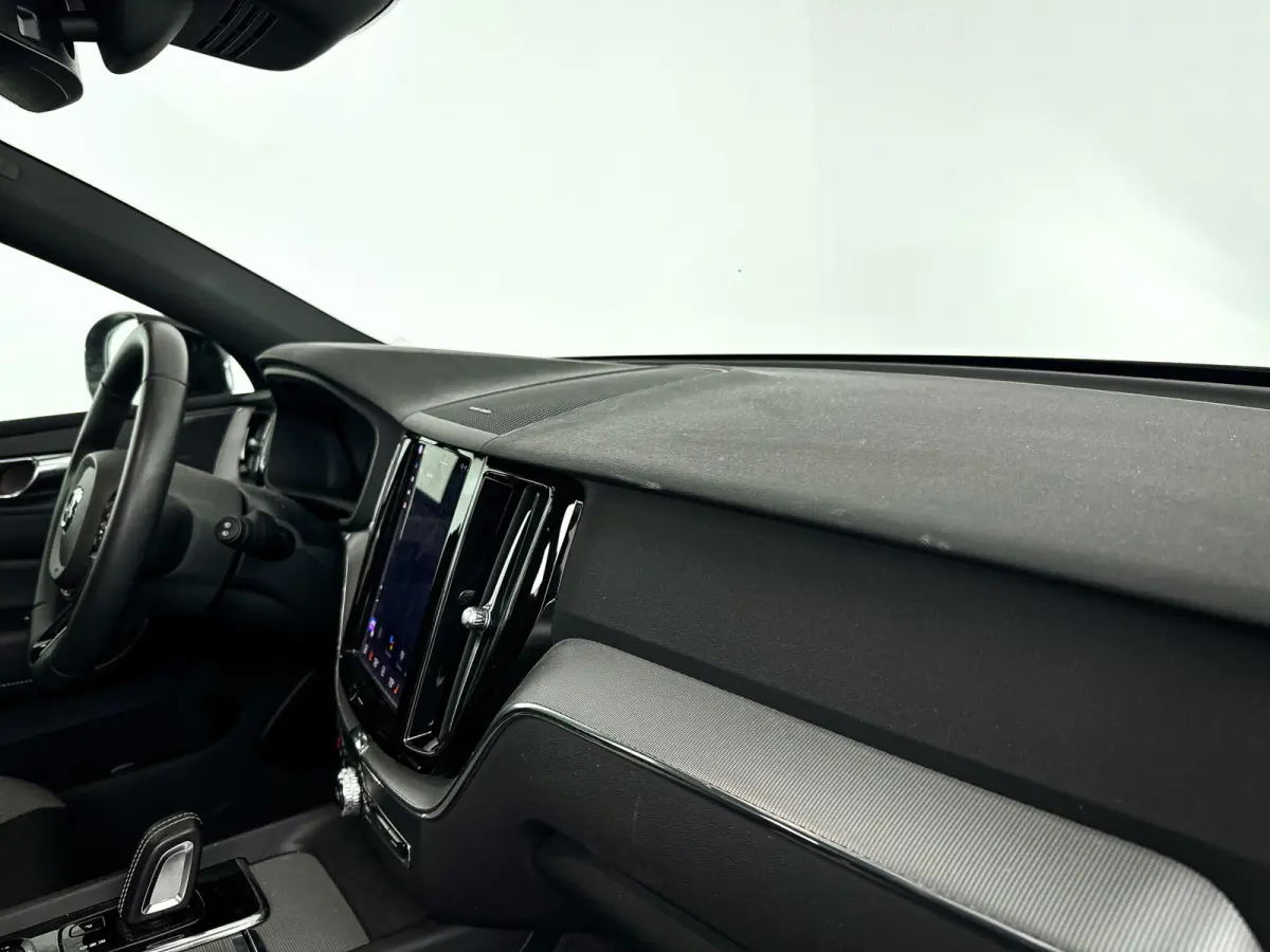 T6 Plug-in hybrid AWD Plus Dark | Panoramadak | Parkeercamera | Stoel- en Stuurverwarming