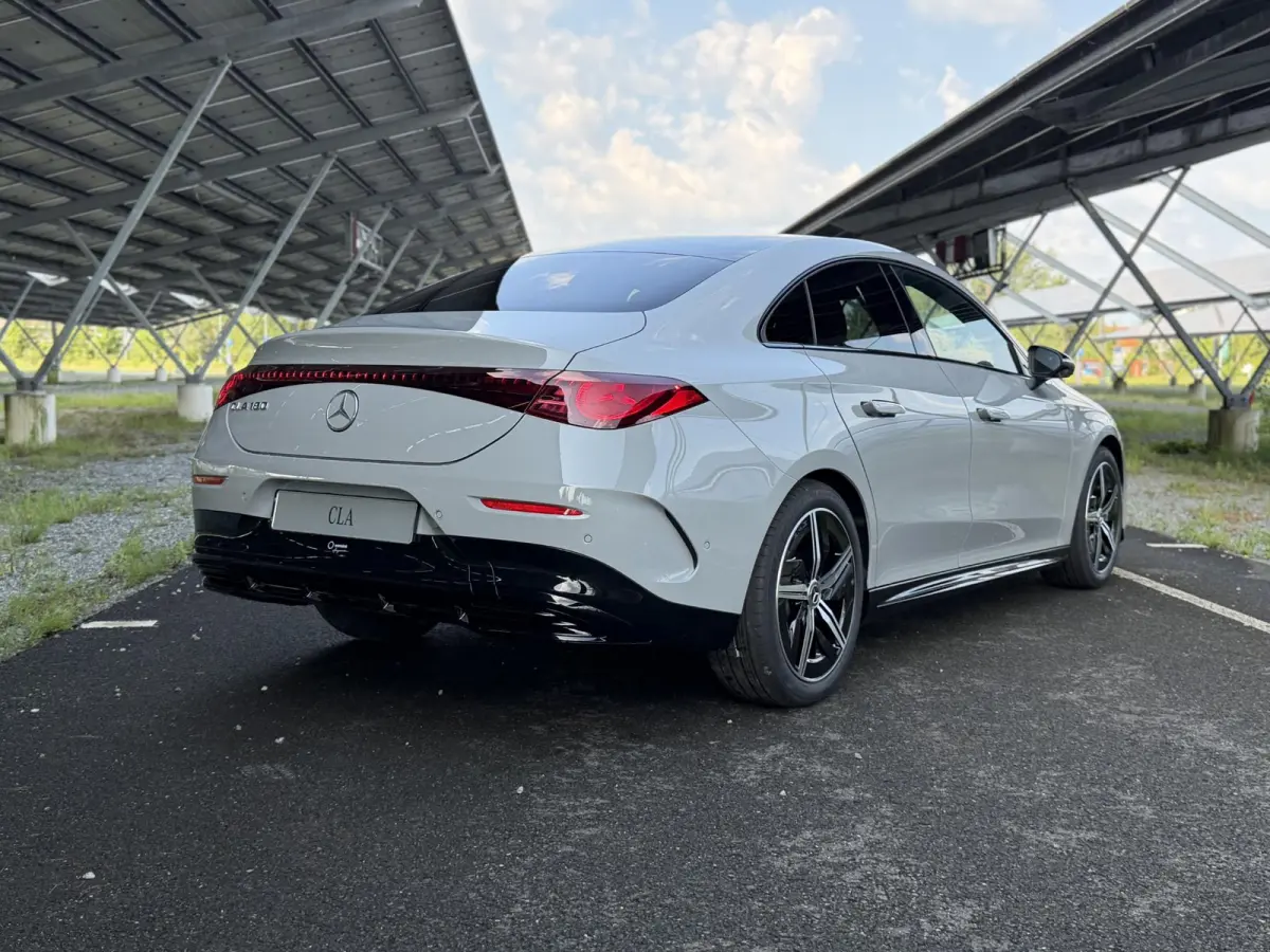 180 Business Solution AMG | Night | Premium Plus | Trekhaak | Winterpakket | Burmester | Massage | Head -Up | 360 camera | Multibeam LED |