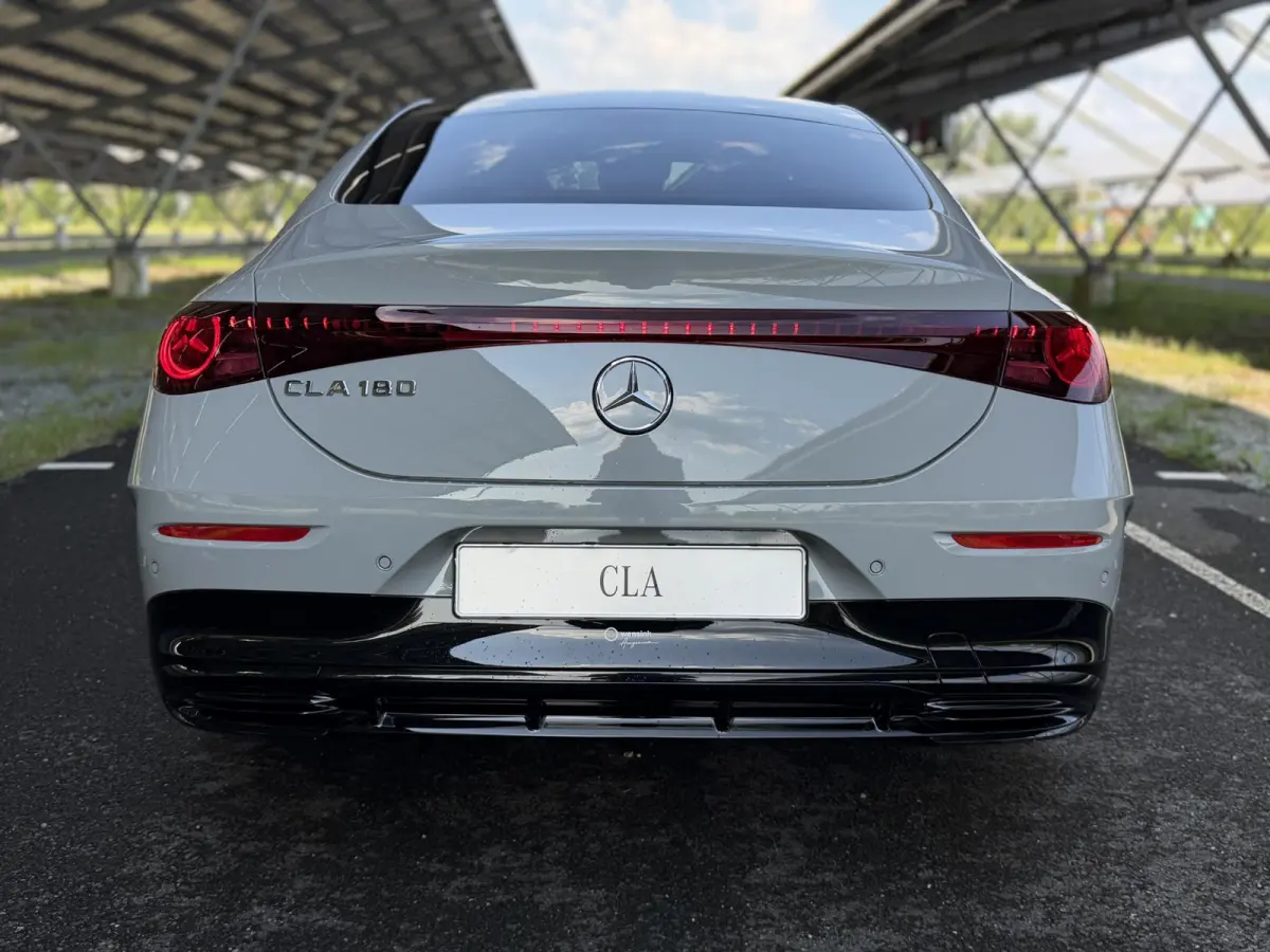 180 Business Solution AMG | Night | Premium Plus | Trekhaak | Winterpakket | Burmester | Massage | Head -Up | 360 camera | Multibeam LED |