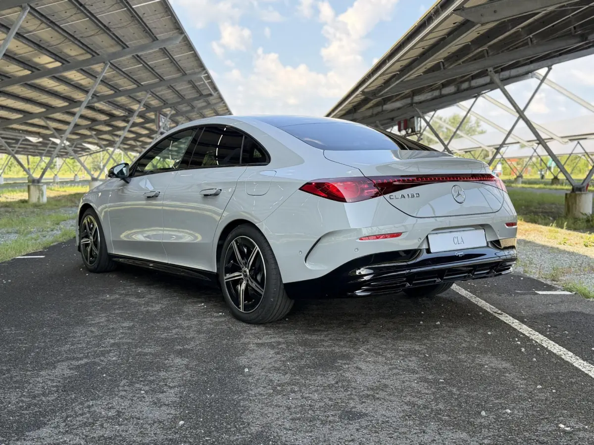180 Business Solution AMG | Night | Premium Plus | Trekhaak | Winterpakket | Burmester | Massage | Head -Up | 360 camera | Multibeam LED |