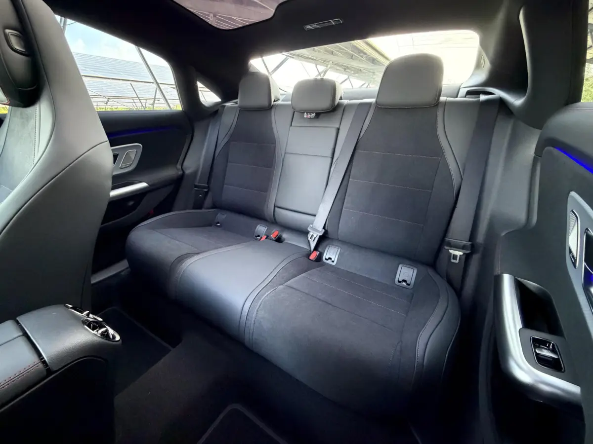 180 Business Solution AMG | Night | Premium Plus | Trekhaak | Winterpakket | Burmester | Massage | Head -Up | 360 camera | Multibeam LED |