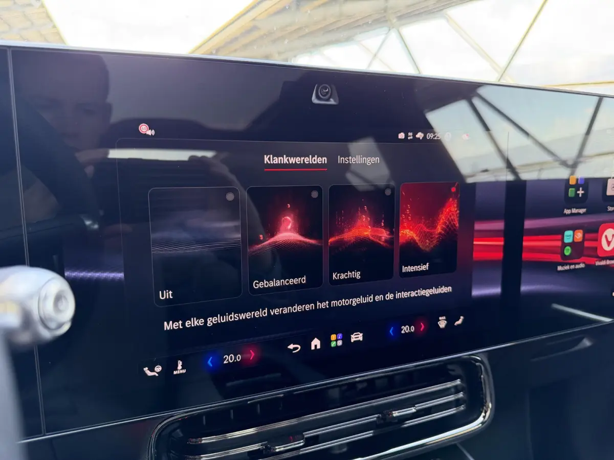 180 Business Solution AMG | Night | Premium Plus | Trekhaak | Winterpakket | Burmester | Massage | Head -Up | 360 camera | Multibeam LED |